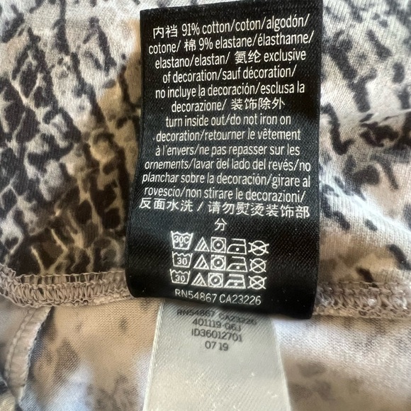 PINK Victoria’s Secret, snakeskin, pattern, leggings, size large very good cond - Picture 8 of 11